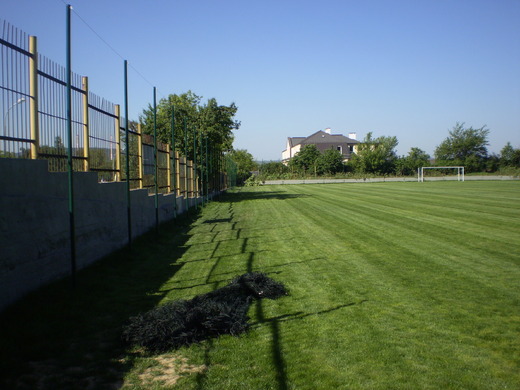 Čtyřmetrové oplocení fotbalového hřiště